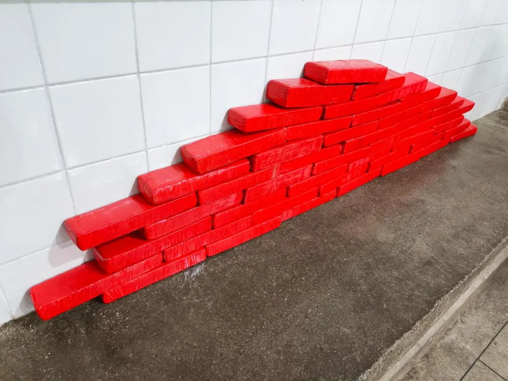 CIPRv/Brumado apreende mais de 26 kg de maconha em ônibus de turismo em Rio do Antônio