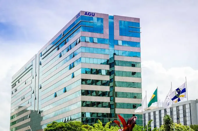 AGU pede bloqueio de R$ 2,5 bi de 12 associações por fraudes no INSS