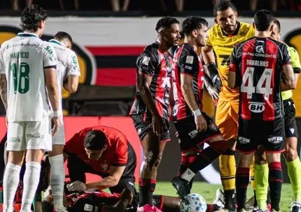 Com nove em campo, Vitória sofre goleada por 4 a 0 para o Palmeiras e reclama da arbitragem