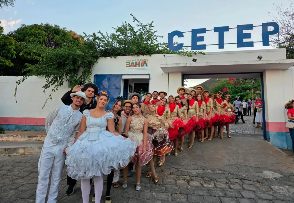 Feira literária valoriza cultura regional e amplia protagonismo estudantil em Macaúbas