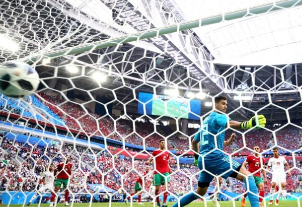 Irã vence Marrocos com gol contra nos acréscimos