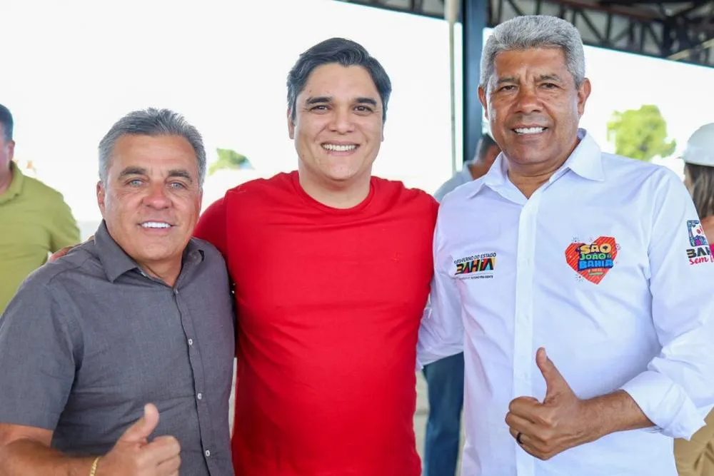 Governador Jerônimo Rodrigues visita obras em Maracás ao lado do deputado Vitor Bonfim e do prefeito Nelson Portela