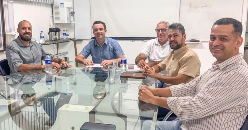 Prefeito de Brumado, Fabrício Abrantes, se reúne com secretário do Consórcio da Bacia do Paramirim
