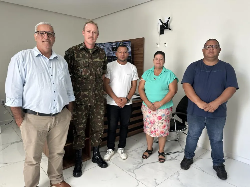Comandante do Tiro de Guerra visita Câmara Municipal de Brumado