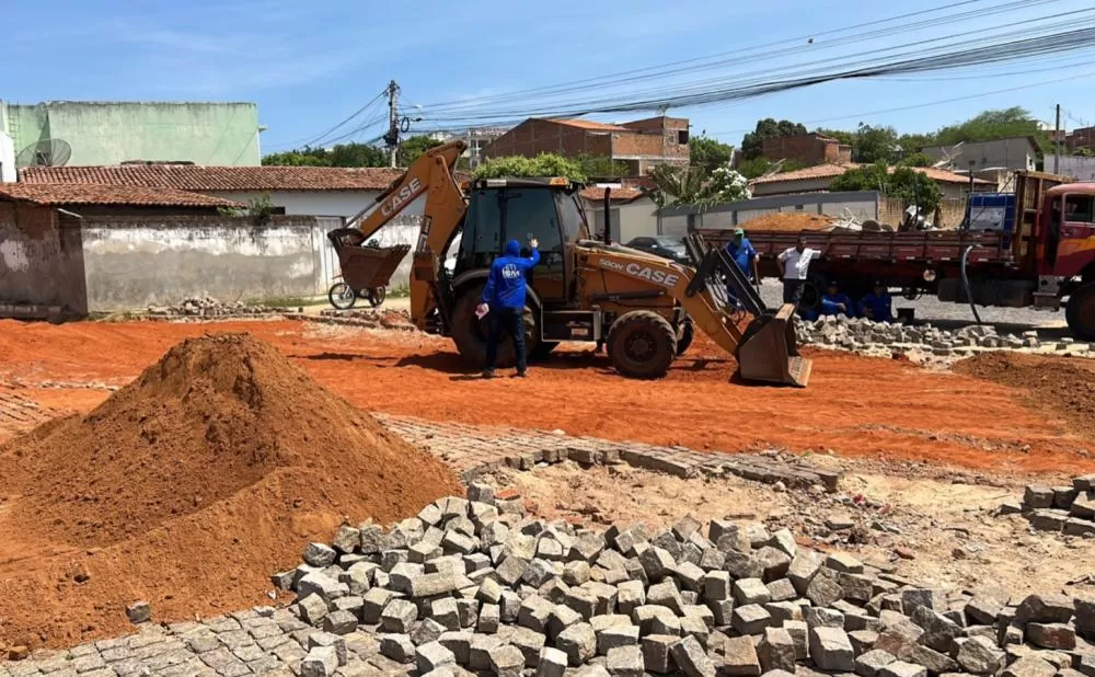 Brumado: Começaram hoje (31) os trabalhos de pavimentação e recuperação da rede de drenagem nos pontos atingidos pela tempestade