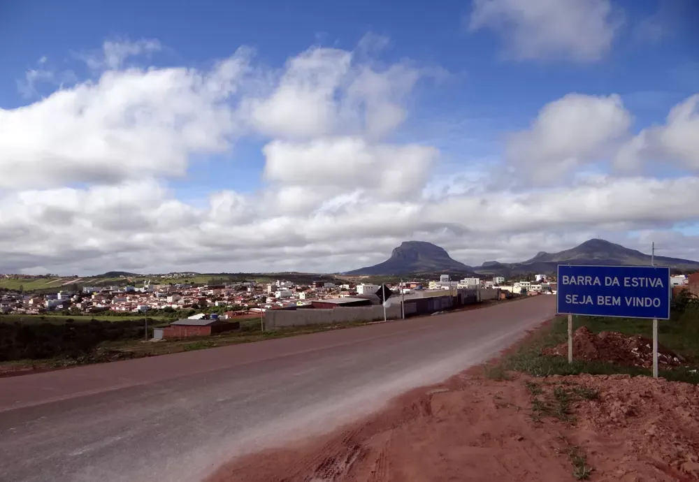 Rompimento de adutora interrompe abastecimento de água em Barra da Estiva