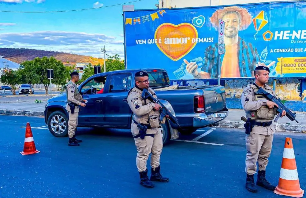 Operação Policial em Brumado autua 11 veículos e identifica 59 irregularidades com OCR