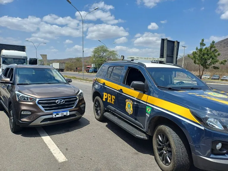 Em Jequié (BA), PRF recupera veículo roubado