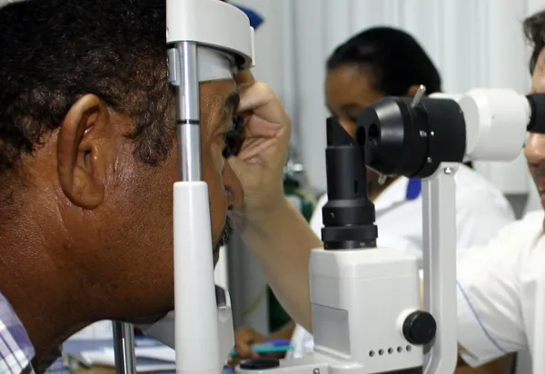 SUS adota nova técnica cirúrgica que trata glaucoma e catarata ao mesmo tempo