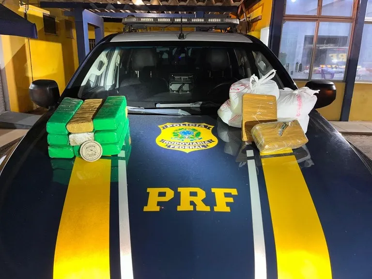 Mulher aceita transportar drogas como forma de pagar uma dívida e acaba presa pela PRF
