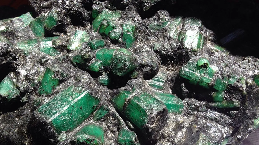 EUA formalizam repatriação de esmeralda de 380 kg encontrada na Bahia em 2001