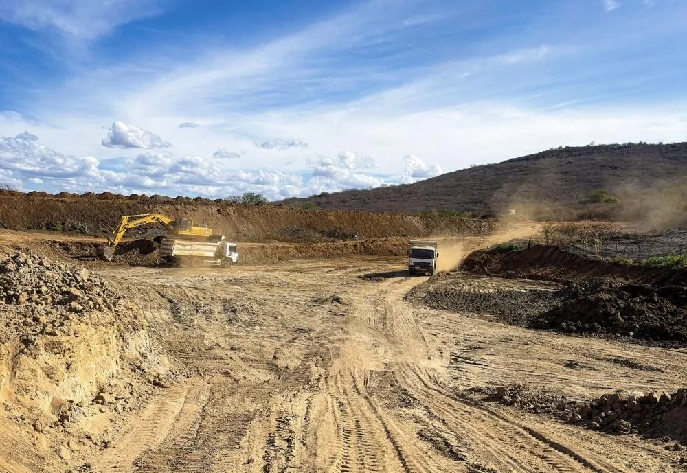 Prefeitura de Brumado avança na limpeza de aguadas no Tamburi dos Meiras