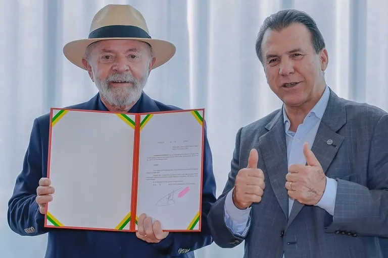 Presidente Lula assina decreto que reajusta salário mínimo para R$ 1.518