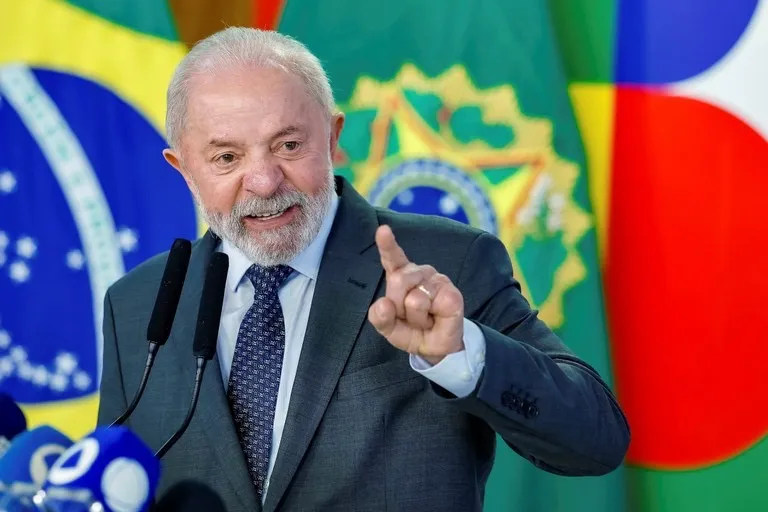 ‘Quem errou vai ser punido’, diz Lula sobre investigações no INSS