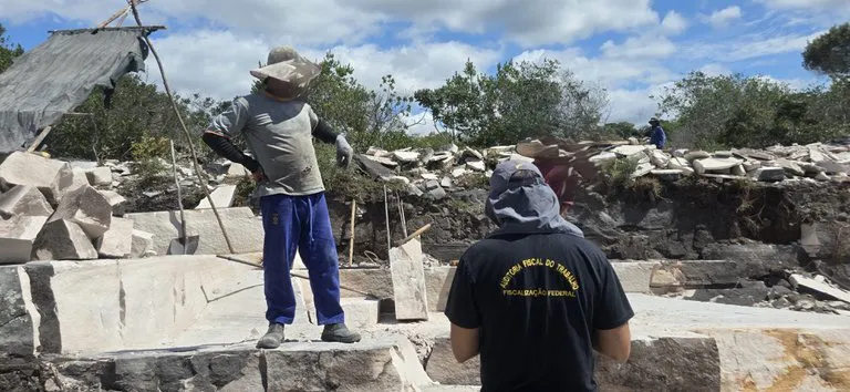 MTE resgata 91 trabalhadores em condições de trabalho degradante em Jacobina na Bahia