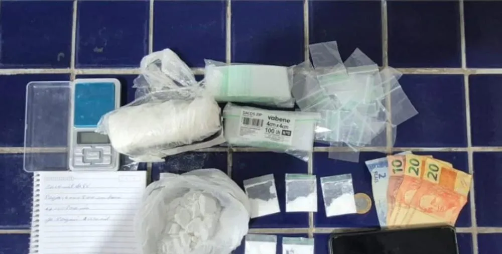 Homem suspeito de tráfico é preso pela PM em Presidente Jânio Quadros