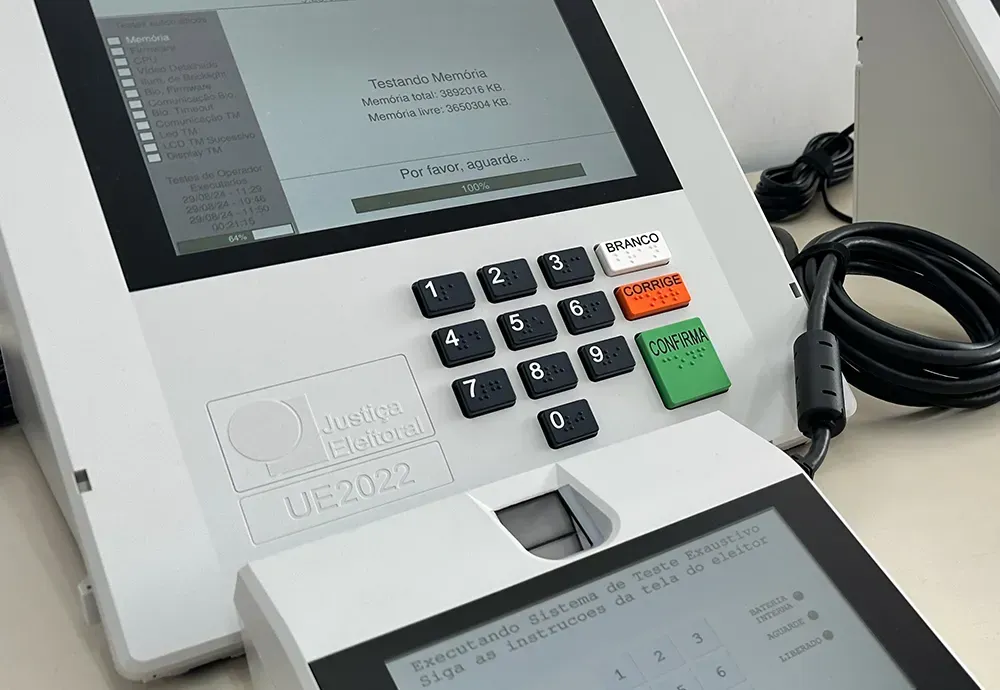Urna eletrônica ganha nova interface para tornar votação mais acessível e intuitiva