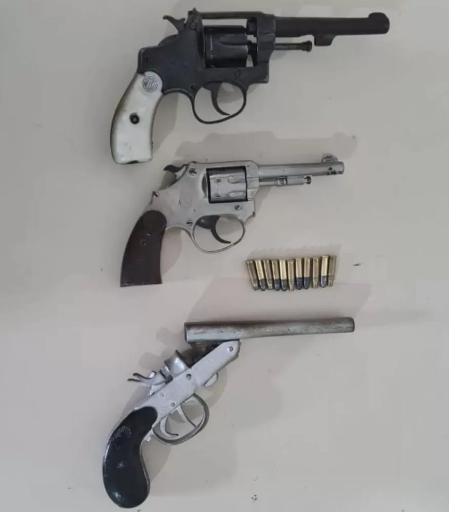 CIPE Sudoeste realiza apreensões de armas e prisão por posse ilegal em Anagé