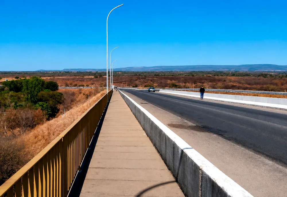 Após reclamações sobre abelhas, DNIT vistoria ponte entre Malhada e Carinhanha