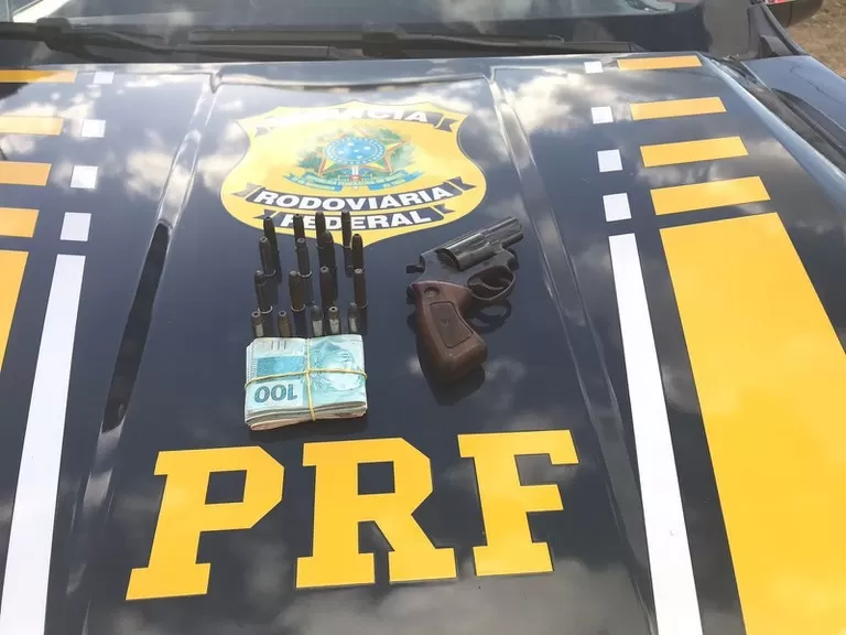 Idoso bêbado é preso em Jequié trafegando na BR 116 com arma de fogo e munições