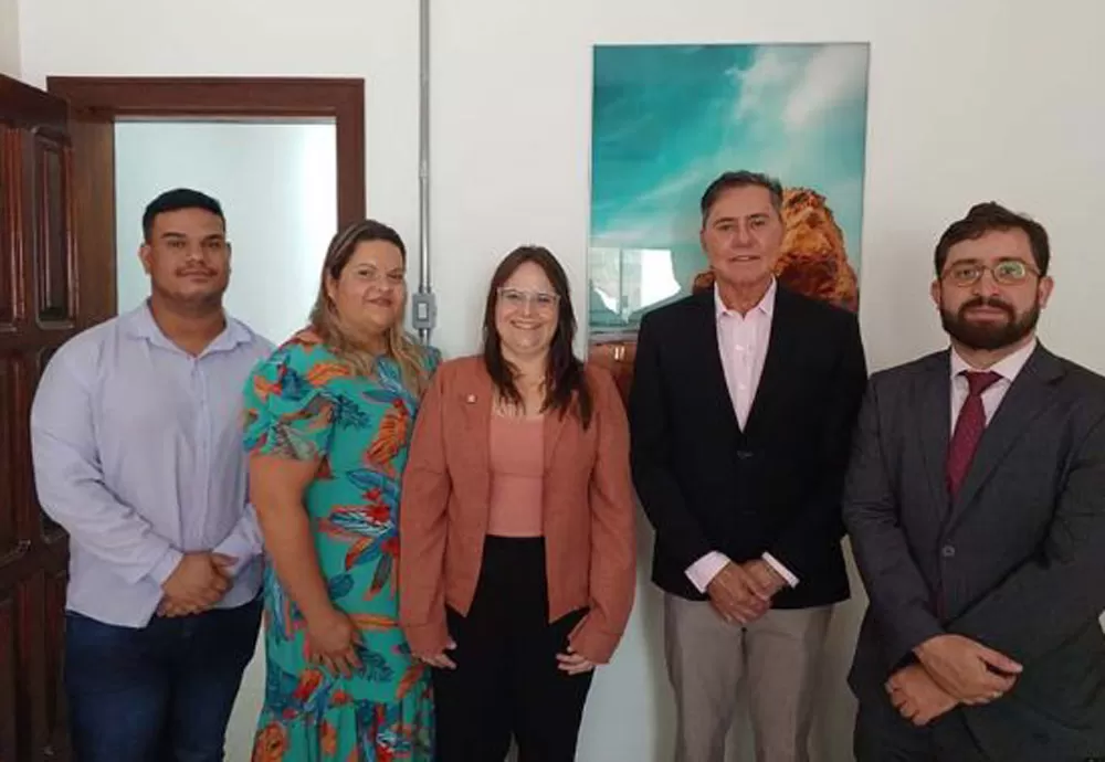 Brumado: Desembargador Corregedor-Geral da Justiça visita Câmara de Mediação e Conciliação