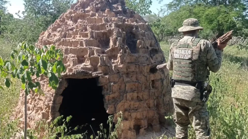 PMBA realiza operação ambiental e destrói fornos clandestinos no sudoeste baiano