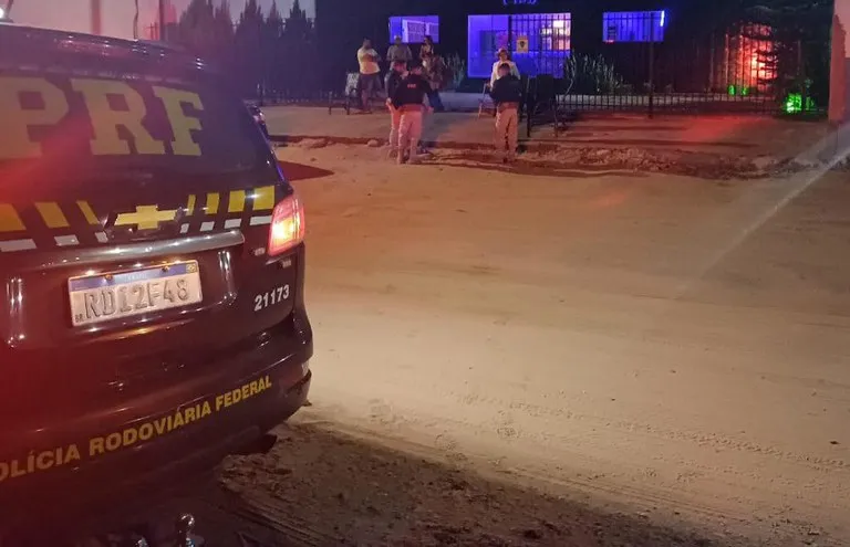 PRF resgata adolescente de 17 anos em situação suspeita de exploração sexual