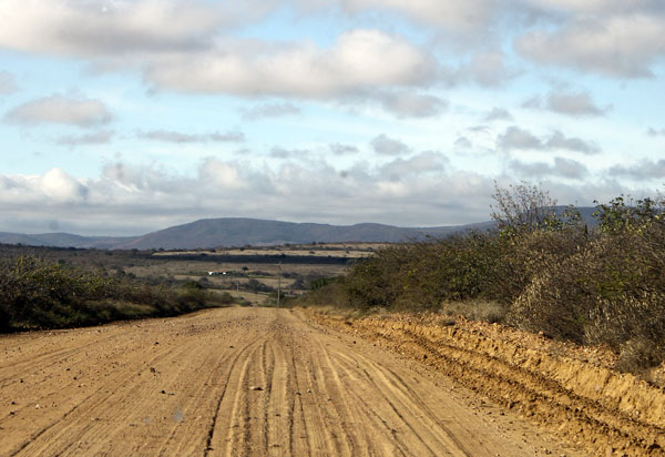 Brumado: prefeitura realizará pavimentação das vias e estradas de acesso às unidades de ensino do município