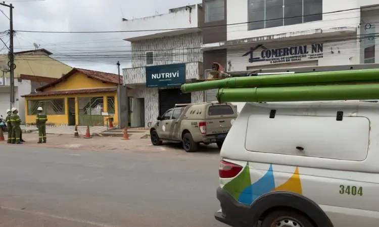Trabalhador morre eletrocutado e outro fica ferido após ferragem atingir rede de alta tensão durante obra em Ibicoara