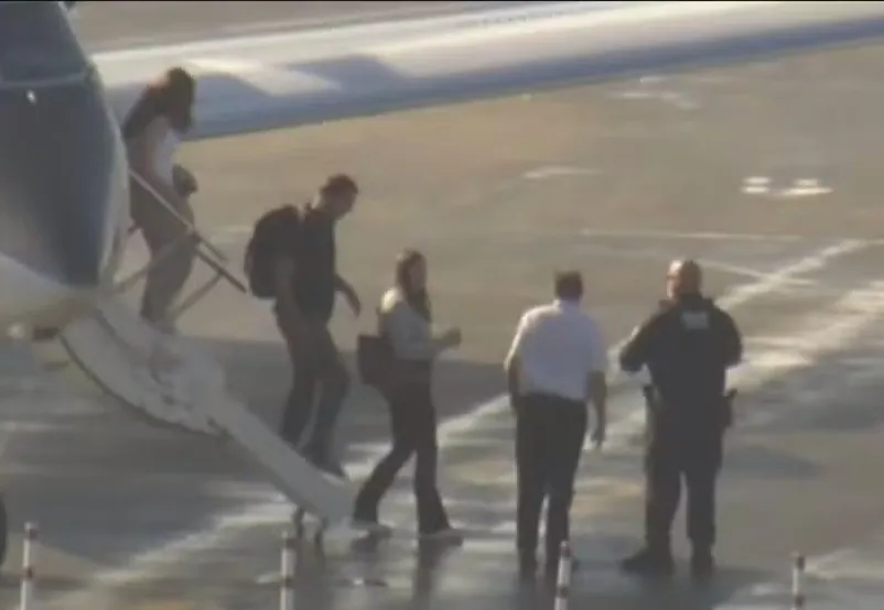 Flávio Bolsonaro chega a Miami com a família após trajeto que passou pela Argentina e pelo Equador
