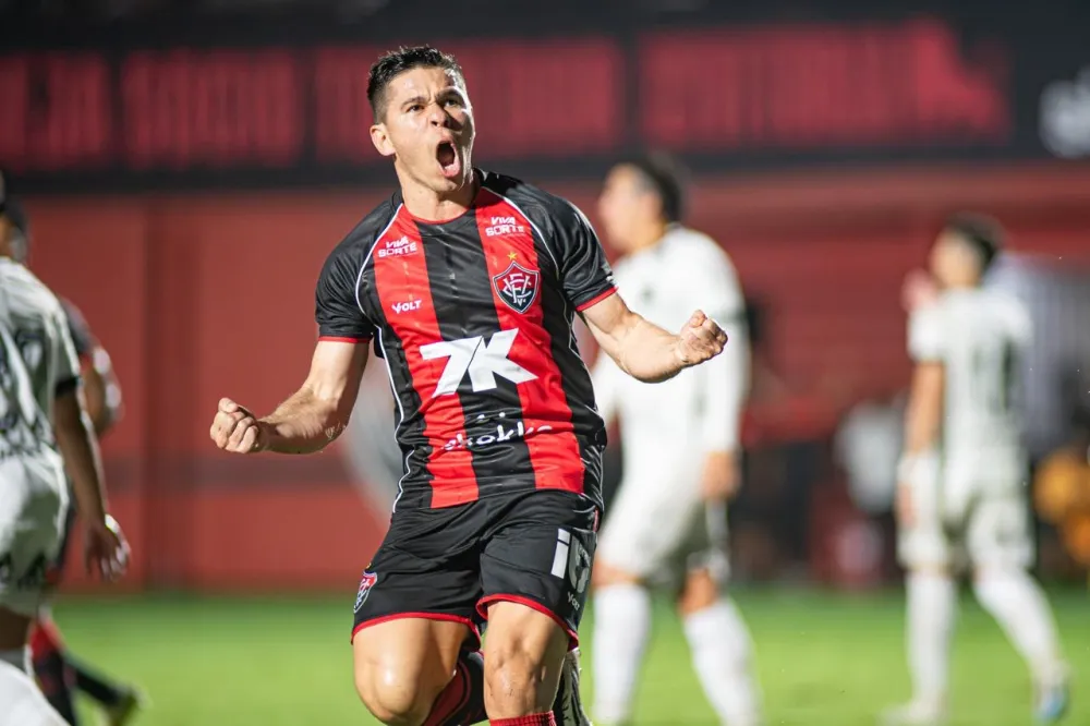 Vitória goleia o ABC por 6 a 2 e fica perto da final da Copa do Nordeste