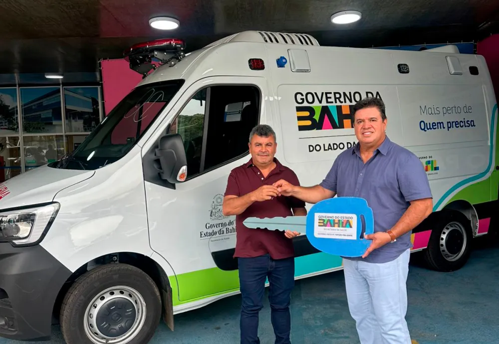 Marquinho Viana entrega ambulância e reforça saúde de Barra da Estiva
