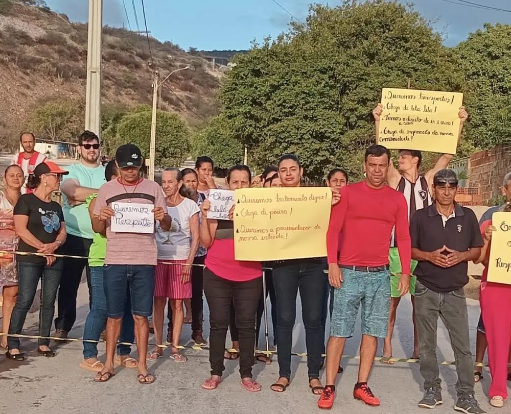 Brumado: Moradores de Pedra Preta realizam protesto pacífico e pedem requalificação de estrada de acesso à RHI Magnesita