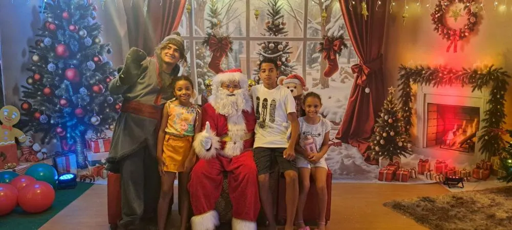 Casa do Papai Noel encanta Brumado e marca início da Campanha Natal da Sorte