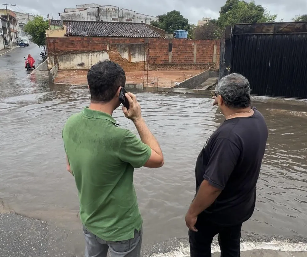 Fabrício Abrantes visita áreas afetadas pelas chuvas em Brumado