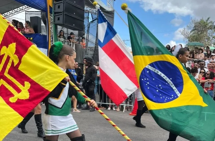 Cores, música e cidadania marcaram o desfile de 7 de Setembro em Brumado