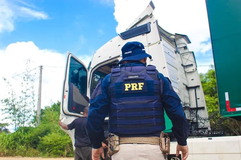 PRF apreende mais de 200 comprimidos de anfetamina durante fiscalização da Lei do Descanso