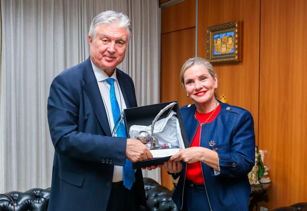 Ivana Bastos recebe visita do embaixador da Turquia para falar sobre as relações com a Bahia e a COP 31