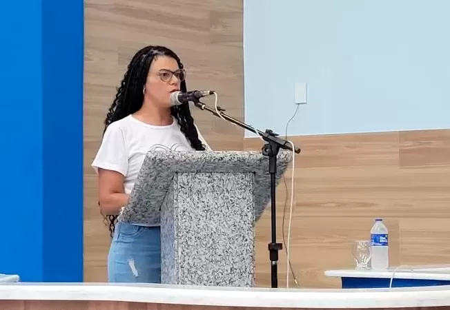 Brumado: Elianar Guimarães ocupa Tribuna Livre para conscientizar sobre Autismo