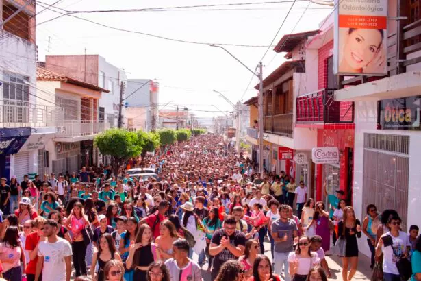 Milhares de jovens das 40 paróquias da Diocese celebram DNJ em Caetité