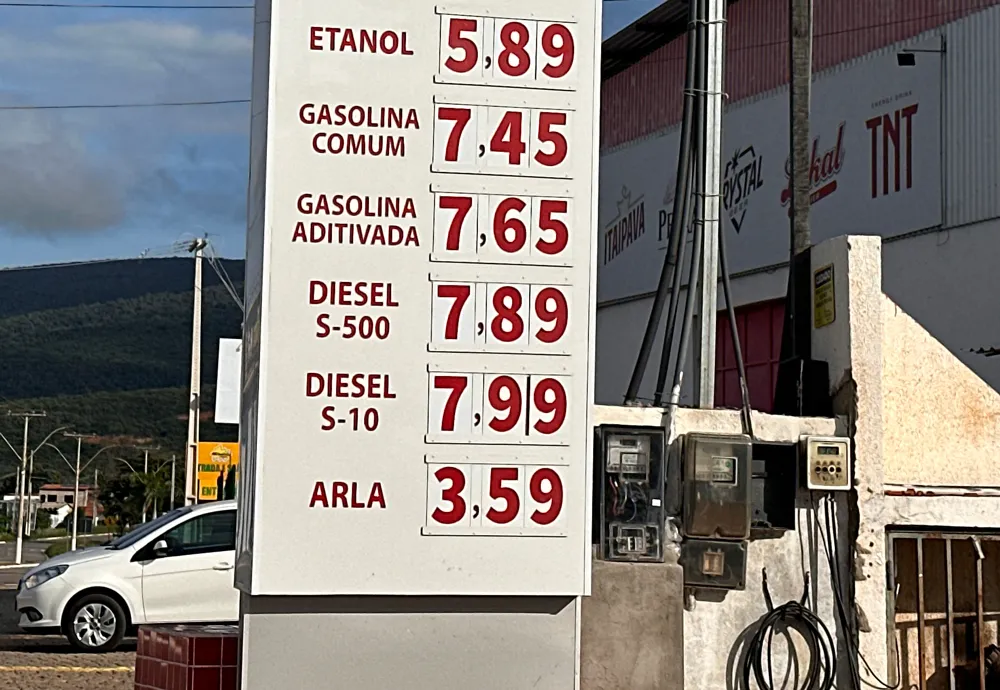 Preços dos combustíveis: Governo do Brasil institui plantão para apoiar ações de Procons de todo país