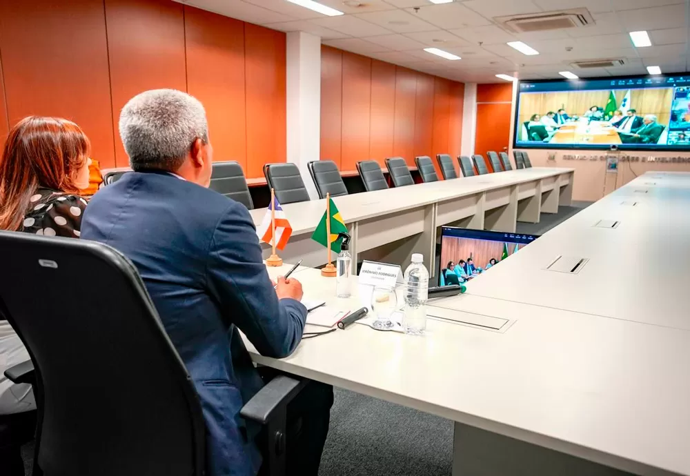 Governador participa de reunião com ministra da Saúde para tratar de combate à dengue