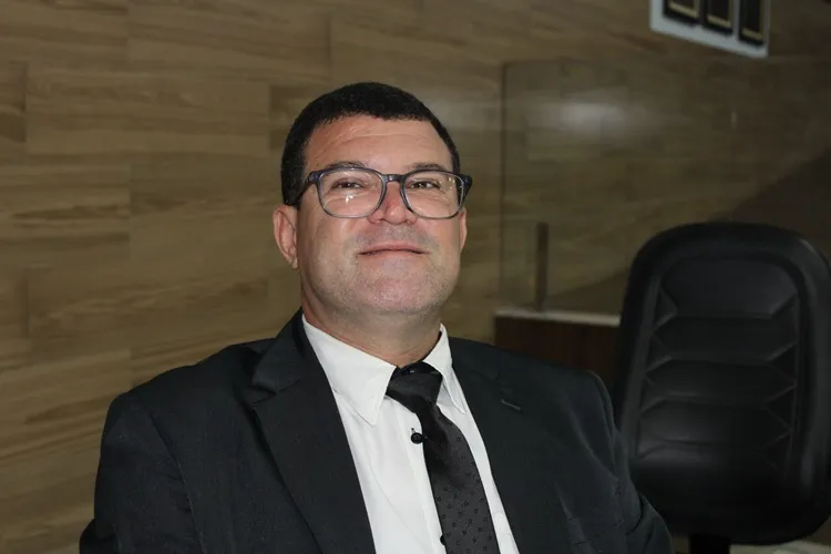 Rey de Domingão solicita revitalização da 'Praça do Fogo' em Brumado