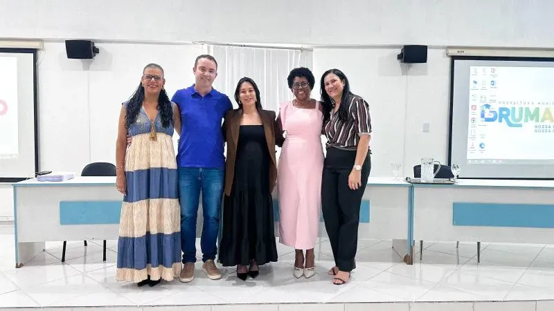 Prefeitura de Brumado dá posse a 223 monitores aprovados em processo seletivo para reforçar a educação municipal