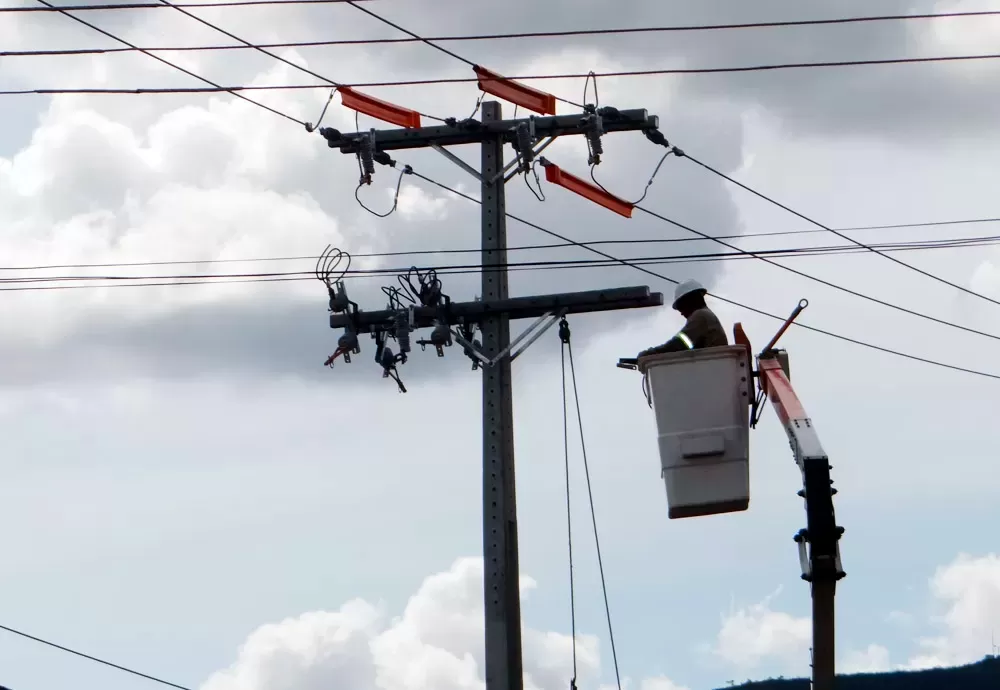 Cliente da Coelba denuncia obstáculos na conexão de energia solar à rede em Brumado