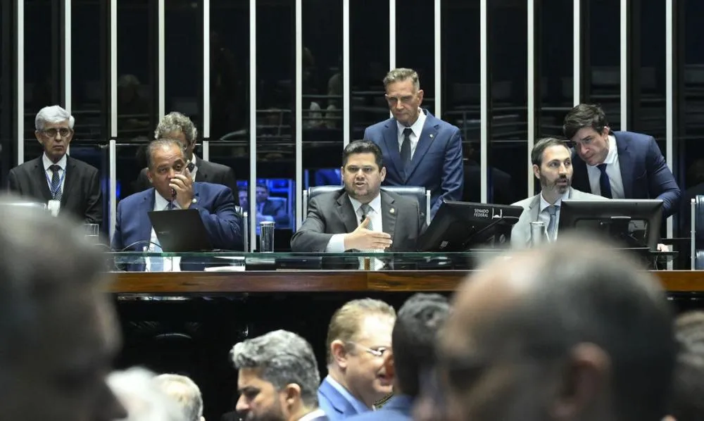 Senado aprova redução da pena de condenados pelo 8/1 e trama golpista