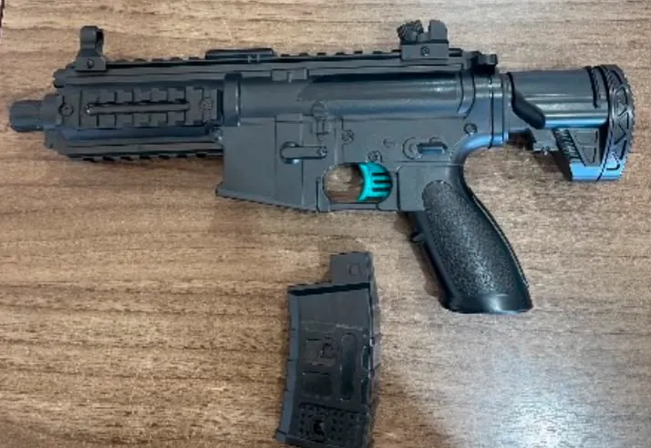 Estudante de 13 anos leva arma de brinquedo para escola e ocorrência mobiliza Polícia Militar em Guanambi