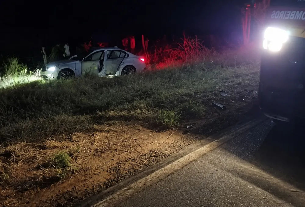 Acidente com BMW e caminhão termina com morte de homem de 35 anos em Pindaí