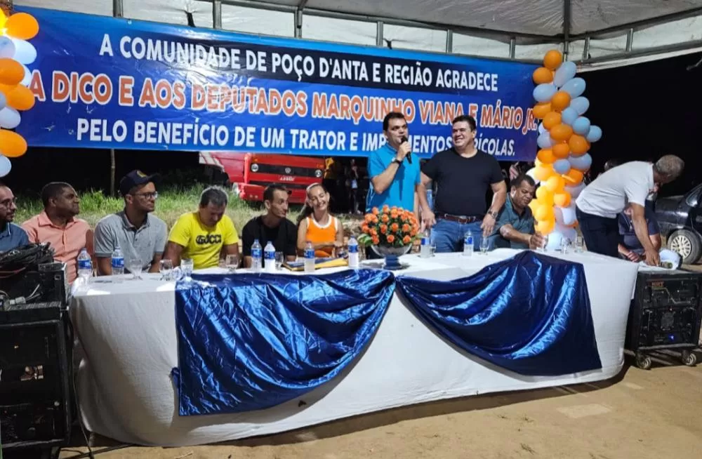 Deputado Marquinho Viana entrega trator agrícola em Planalto