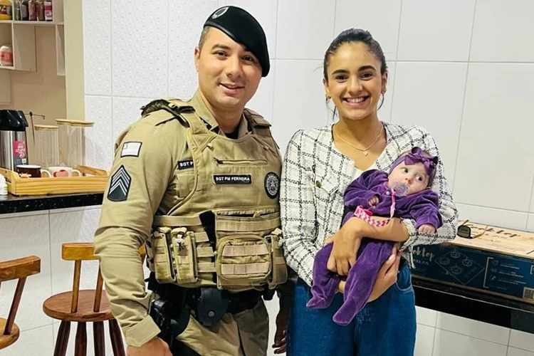 Bebê de dois meses é resgatado por policiais após engasgamento em Poções